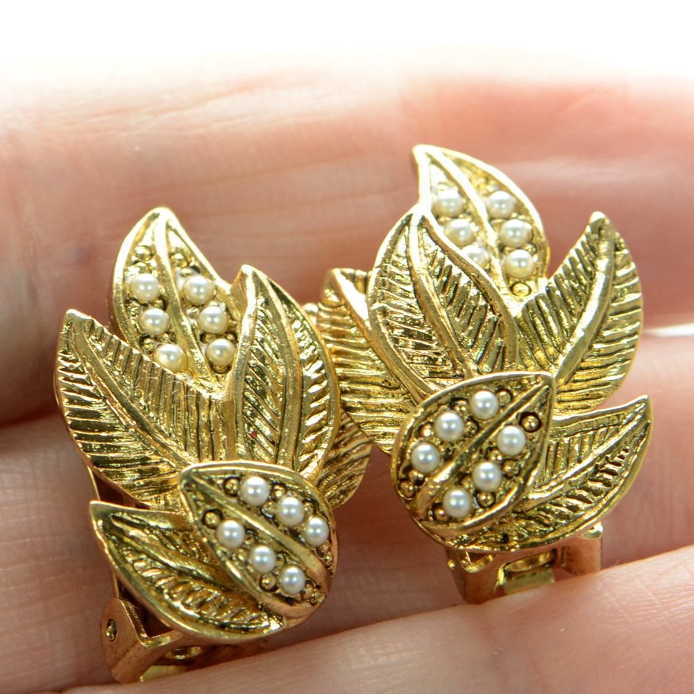 Oscar De La Renta Gold Tone Faux Pearl Clip-on Earrings